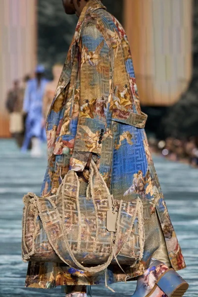 Look 196